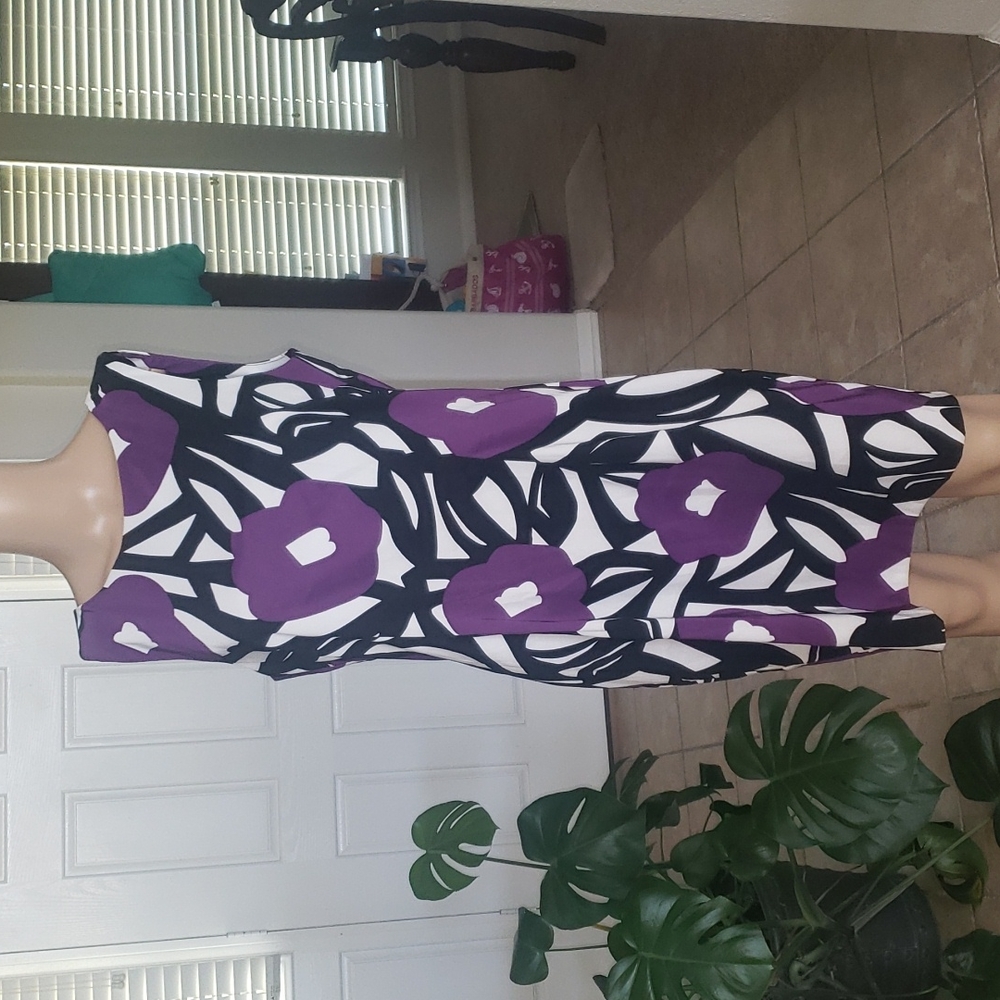 AGB m purple abstract flowers on sleeveless pencil dress
